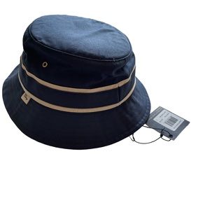 Tilley Women’s Lightweight Bucket navy hat UV protected small/medium.